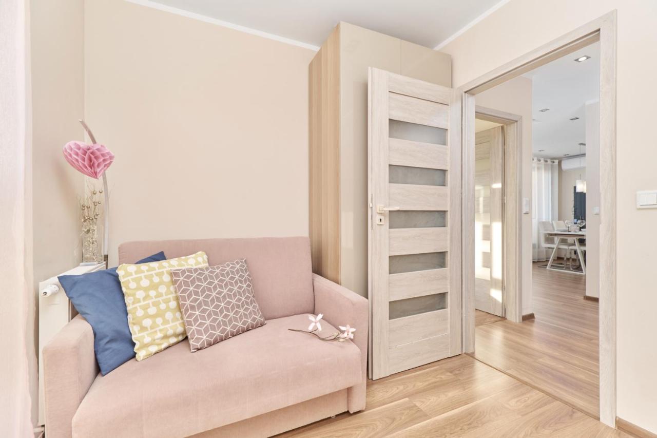Apartment Wroclaw Krakowska With Balcony And Free Garage By Noclegi Renters Εξωτερικό φωτογραφία